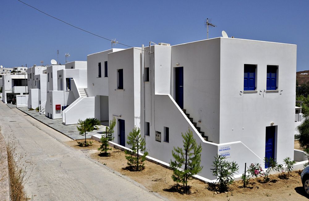 Coralli Apartments με θέα κήπο. Διακοπές στη Σέριφο Καταλύματα με δυνατότητα φιλοξενίας έως 5 ατόμων