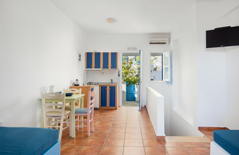 Coralli Apartments με θέα κήπο. Διακοπές στη Σέριφο Καταλύματα με δυνατότητα φιλοξενίας έως 5 ατόμων