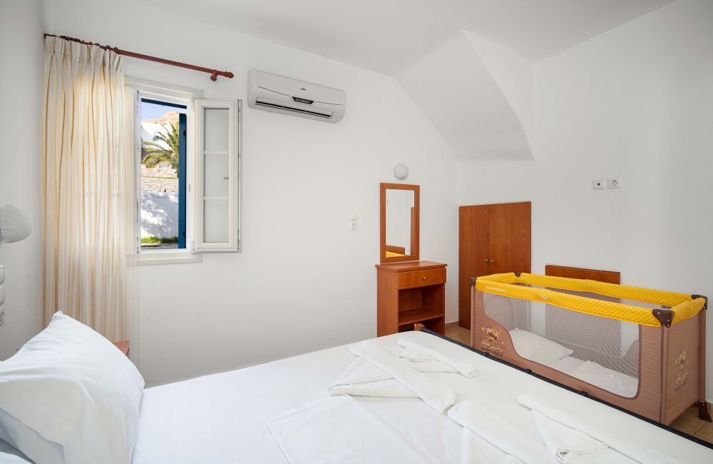 Coralli Apartments με θέα το Αιγαίο. Διαμερίσματα μέχρι 6 ατόμων για Οικογενειακές Διακοπές στη Σέριφο