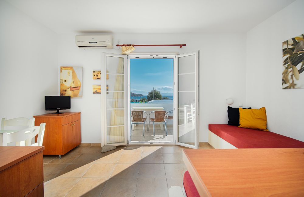 Coralli Apartments με θέα το Αιγαίο. Διαμερίσματα μέχρι 6 ατόμων για Οικογενειακές Διακοπές στη Σέριφο