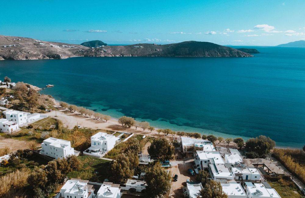 Coralli Apartments με θέα κήπο. Διακοπές στη Σέριφο Καταλύματα με δυνατότητα φιλοξενίας έως 5 ατόμων